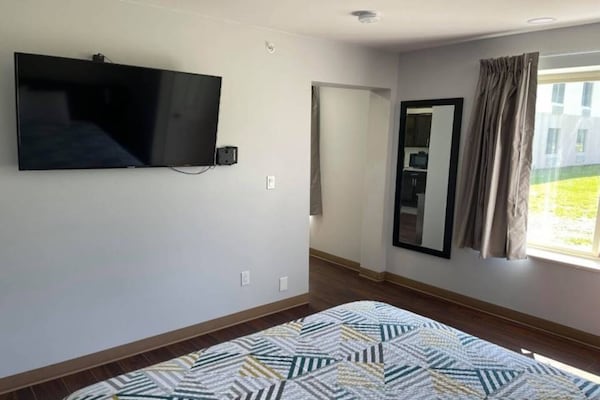 Foto van 1 tweepersoonsbed (queensize) | Rookvrij, slaapbank - BedRoom