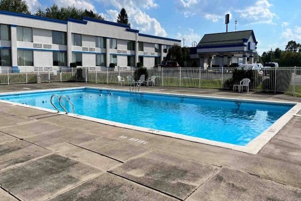 Foto van 1 kingsize bed | Rookvrij, Keuken - Vakantiehuis in Clarion - Pool