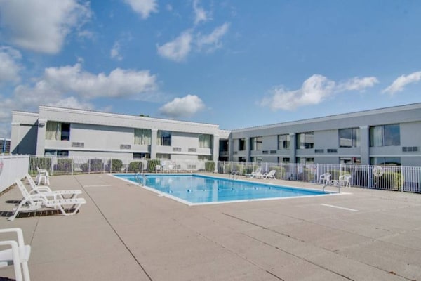 Foto van 1 tweepersoonsbed (Queensize) | Mobiliteit | Badkuip | NSMK - Pool