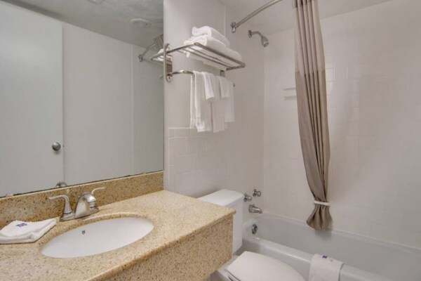 Foto van 2 tweepersoonsbedden (queensize) | Roken toegestaan - Facilities
