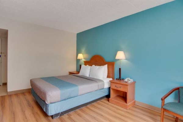 Foto van 1 tweepersoonsbed (queensize) | Niet-roken, koelkast (Micfridge) - BedRoom