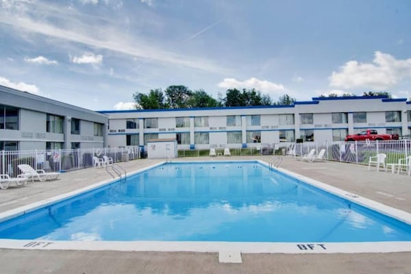 Foto van 1 tweepersoonsbed (queensize) | Niet-roken, koelkast (Micfridge) - Pool