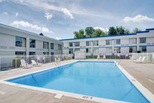 Foto van 1 tweepersoonsbed (queensize) | Rookvrij - Vakantiehuis in Clarion - Pool