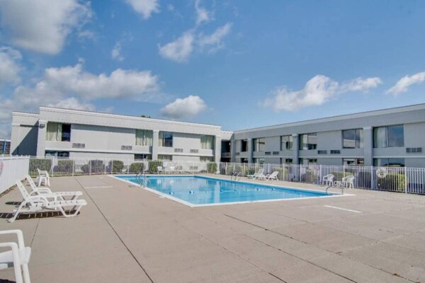 Foto van 1 tweepersoonsbed (queensize) | Rookvrij - Vakantiehuis in Clarion - Pool