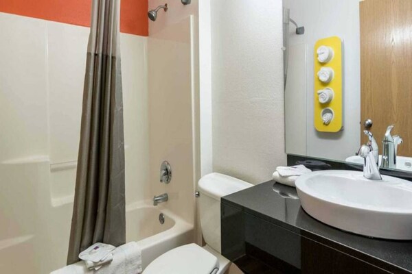 Foto van 1 kingsize bed | Rookvrij - Vakantiehuis in HARRISVILLE - BathRoom