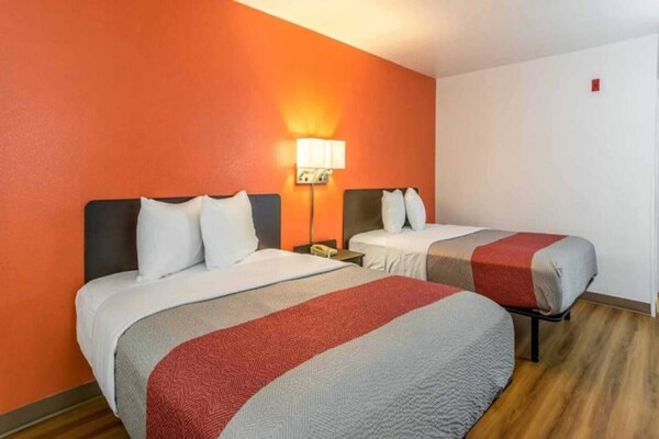 Foto van 2 tweepersoonsbedden (queensize) | Roken toegestaan - BedRoom