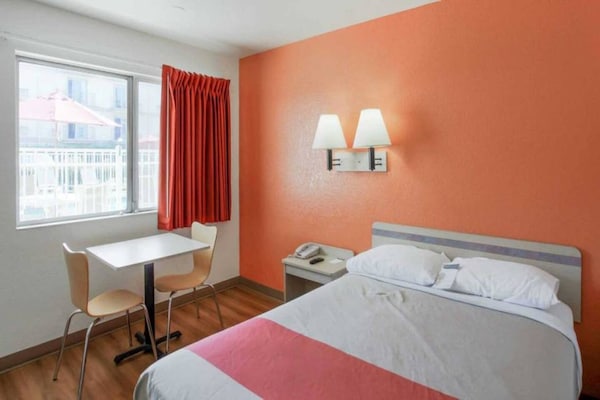Foto van 1 tweepersoonsbed (Queensize) | Medford, OR - Vakantiehuis in Medford OR - BedRoom