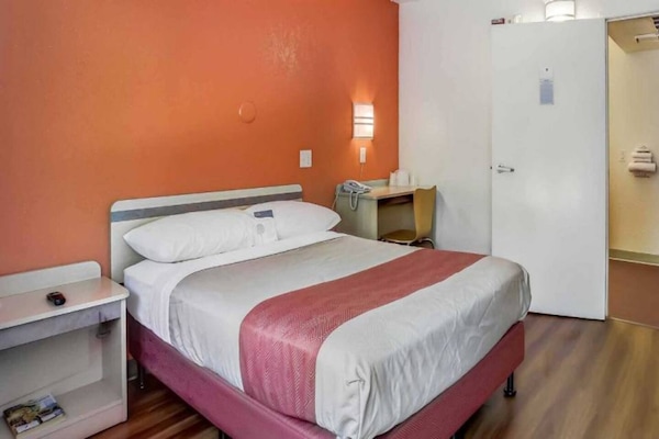 Foto van 1 tweepersoonsbed | Toegankelijk voor mindervaliden/bad - BedRoom