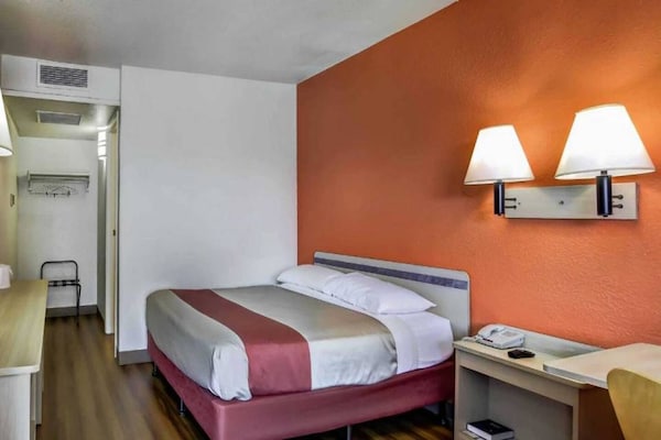 Foto van 1 tweepersoonsbed | Toegankelijk voor mindervaliden/bad - BedRoom