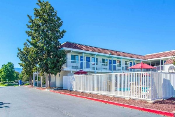 Foto van 2 queensize bedden | Premium, Micfridge - Vakantiehuis in Redding CA - ExteriorSummer