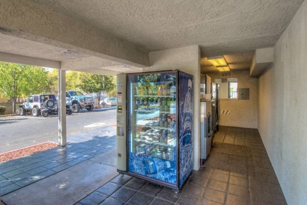 Foto van 2 queensize bedden | Premium, Micfridge - Vakantiehuis in Redding CA - FloorPlan