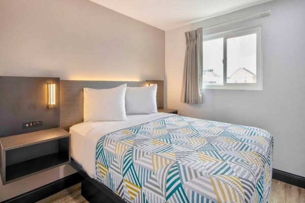 Foto van 1 kingsize bed | Rookvrij, Keuken - Vakantiehuis in Eureka - BedRoom