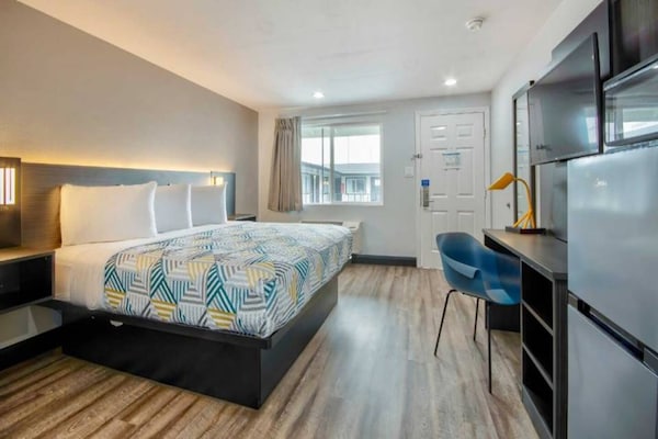 Foto van 1 kingsize bed | Rookvrij, Keuken - Vakantiehuis in Eureka - BedRoom