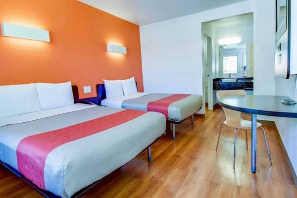 Foto van 2 tweepersoonsbedden | Rookvrij - Vakantiehuis in Riverside - BedRoom