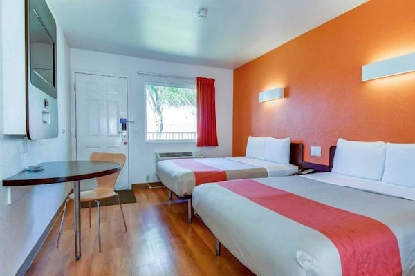 Foto van 2 tweepersoonsbedden | Rookvrij - Vakantiehuis in Riverside - BedRoom