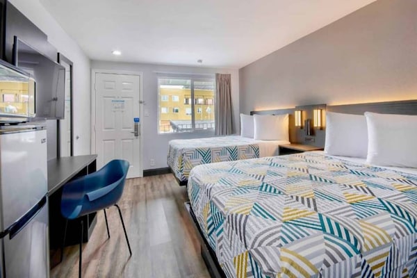 Foto van 2 tweepersoonsbedden | Rookvrij, Keuken - Vakantiehuis in Eureka - BedRoom