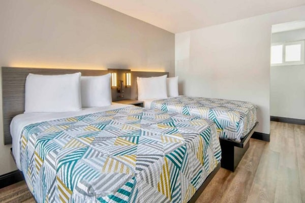 Foto van 2 tweepersoonsbedden | Rookvrij, Keuken - Vakantiehuis in Eureka - BedRoom