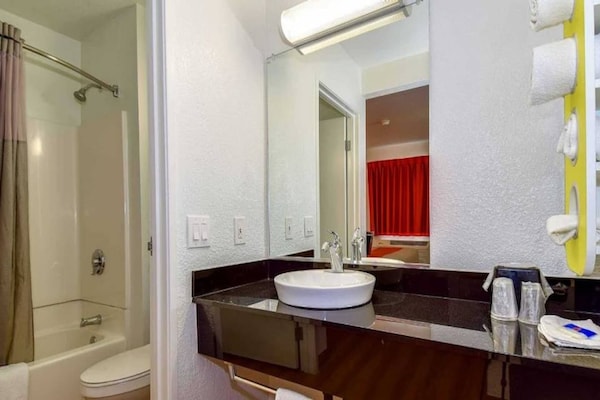 Foto van 2 tweepersoonsbedden | Roken toegestaan - Vakantiehuis in Riverside - BathRoom