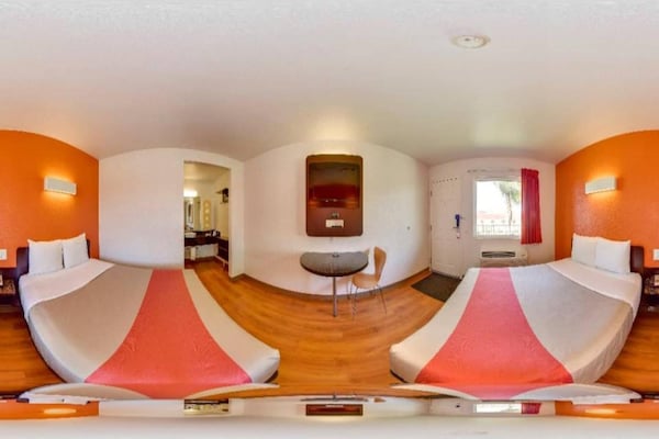 Foto van 2 tweepersoonsbedden | Roken toegestaan - Vakantiehuis in Riverside - BedRoom