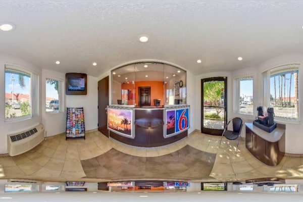 Foto van 2 tweepersoonsbedden (queensize) | Rookvrij - Vakantiehuis in Riverside - FloorPlan