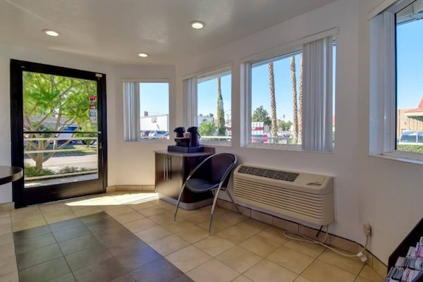 Foto van 2 tweepersoonsbedden (queensize) | Rookvrij - Vakantiehuis in Riverside - FloorPlan