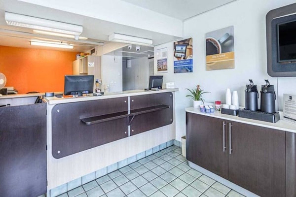 Foto van 1 kingsize bed | Micfridge - Vakantiehuis in Yreka - FloorPlan