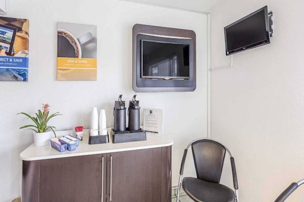 Foto van 1 kingsize bed | Micfridge - Vakantiehuis in Yreka - FloorPlan