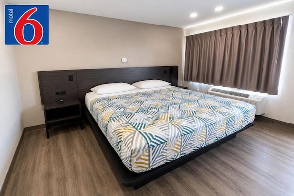 Foto van 1 kingsize bed | Micfridge - Vakantiehuis in Yreka - BedRoom