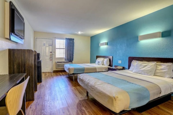 Foto van 2 tweepersoonsbedden (queensize) | Rookvrij - Vakantiehuis in Dickson - Facilities