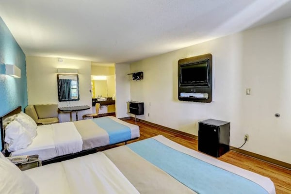 Foto van 2 tweepersoonsbedden (queensize) | Rookvrij - Vakantiehuis in Dickson - Facilities