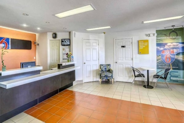 Foto van 2 tweepersoonsbedden (queensize) | Rookvrij - Vakantiehuis in Dickson - FloorPlan