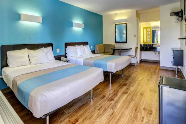 Foto van 2 tweepersoonsbedden (queensize)|Roken toegestaan - Vakantiehuis in Dickson - BedRoom