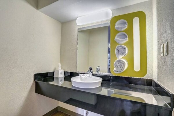 Foto van 2 tweepersoonsbedden (queensize)|Roken toegestaan - Vakantiehuis in Dickson - Facilities