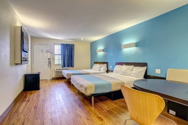 Foto van 2 tweepersoonsbedden (queensize)|Roken toegestaan - Vakantiehuis in Dickson - Facilities