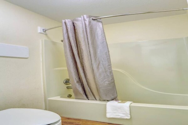 Foto van 2 tweepersoonsbedden (queensize)|Roken toegestaan - Vakantiehuis in Dickson - Facilities