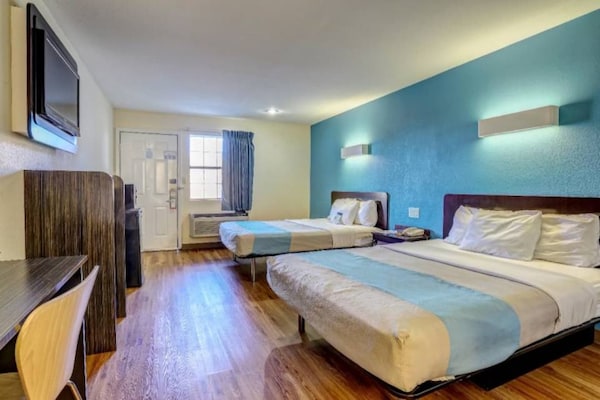 Foto van 2 tweepersoonsbedden (queensize)|Roken toegestaan - Vakantiehuis in Dickson - Facilities