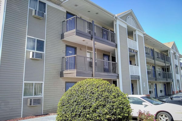 Foto van 2 tweepersoonsbedden | Roken toegestaan | Keuken - Vakantiehuis in Fayetteville - Outdoor