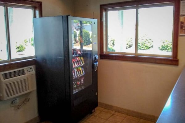 Foto van 2 tweepersoonsbedden | Roken toegestaan | Keuken - Vakantiehuis in Fayetteville - FloorPlan