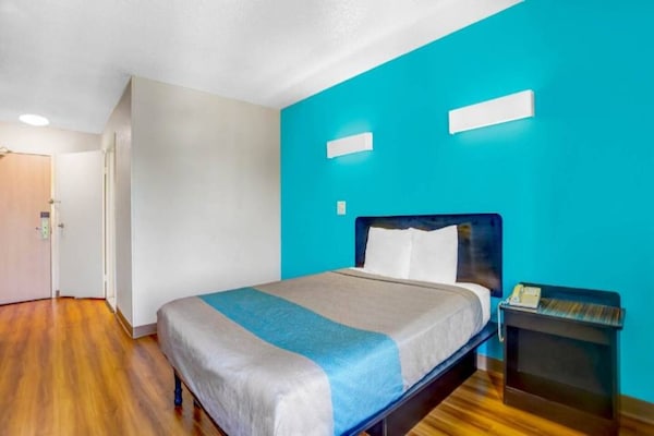 Foto van 1 tweepersoonsbed (Queensize) | Mobiliteit | Badkuip | NSMK - BedRoom