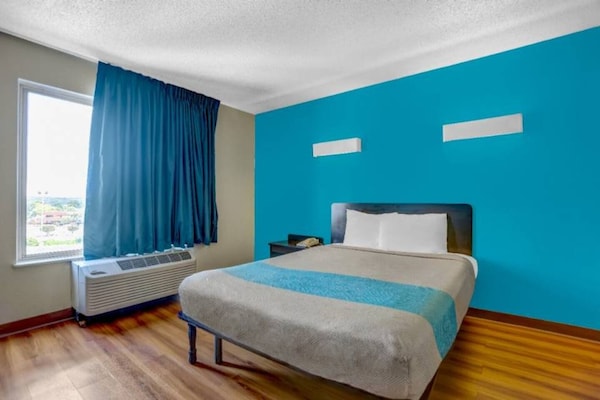 Foto van 1 tweepersoonsbed (Queensize) | Mobiliteit | Badkuip | NSMK - BedRoom