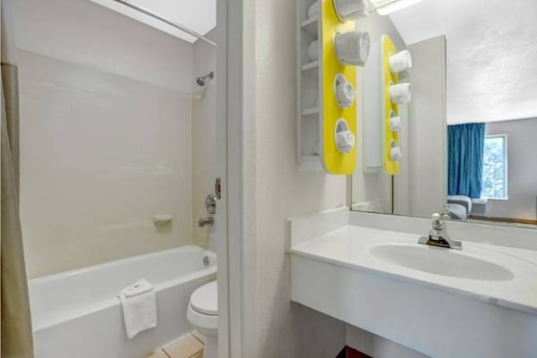 Foto van 2 tweepersoonsbedden | Roken toegestaan - Vakantiehuis in Raleigh NC - BathRoom
