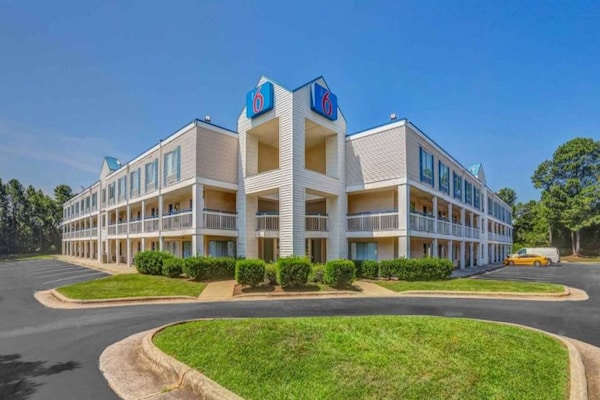 Foto van 2 tweepersoonsbedden | Roken toegestaan - Vakantiehuis in Raleigh NC - ExteriorSummer