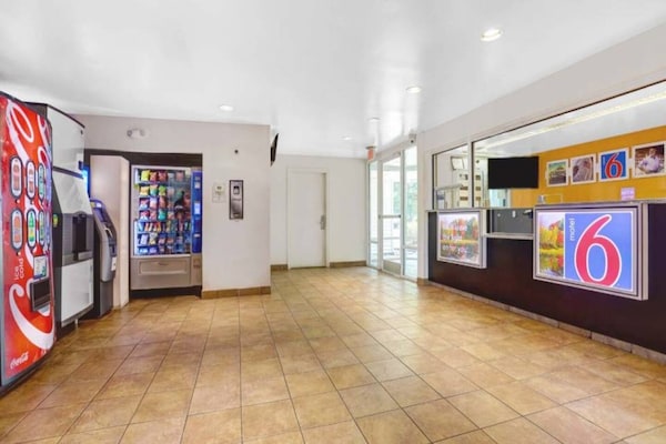 Foto van 2 tweepersoonsbedden | Roken toegestaan - Vakantiehuis in Raleigh NC - FloorPlan