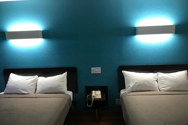 Foto van 2 tweepersoonsbedden | Roken toegestaan - Vakantiehuis in Raleigh NC - BedRoom
