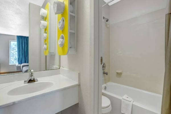 Foto van 1 tweepersoonsbed (queensize) | Roken toegestaan - Vakantiehuis in Raleigh NC - BathRoom