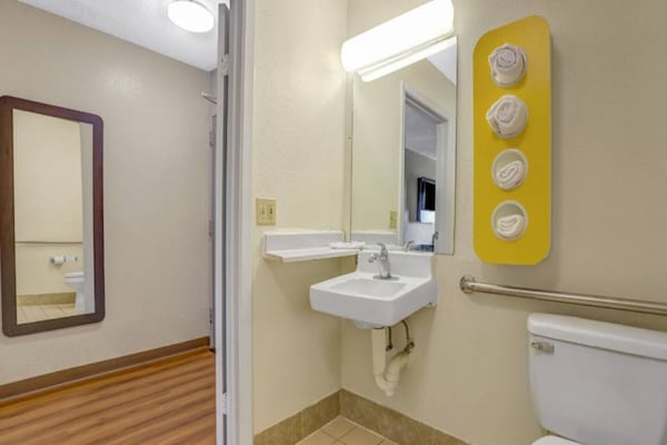 Foto van 1 tweepersoonsbed (queensize) | Roken toegestaan - Vakantiehuis in Raleigh NC - BathRoom