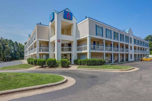 Foto van 1 tweepersoonsbed (queensize) | Roken toegestaan - Vakantiehuis in Raleigh NC - ExteriorSummer