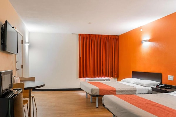 Foto van 2 tweepersoonsbedden (queensize) | Niet roken - Vakantiehuis in New-Orleans - LivingRoom