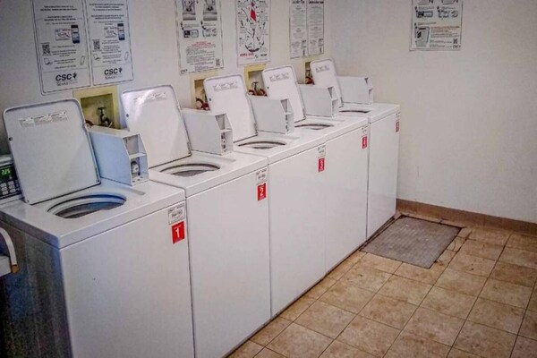 Foto van 1 tweepersoonsbed (Queensize) | Badkuip met mobiele toegang (Smk Micfridg) - Facilities
