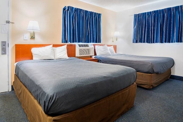 Foto van 2 tweepersoonsbedden | Niet-roken, koelkast - Vakantiehuis in Fayetteville - Facilities